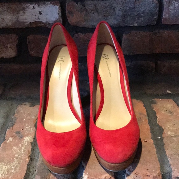 Red suede platform pumps - Picture 2 of 4